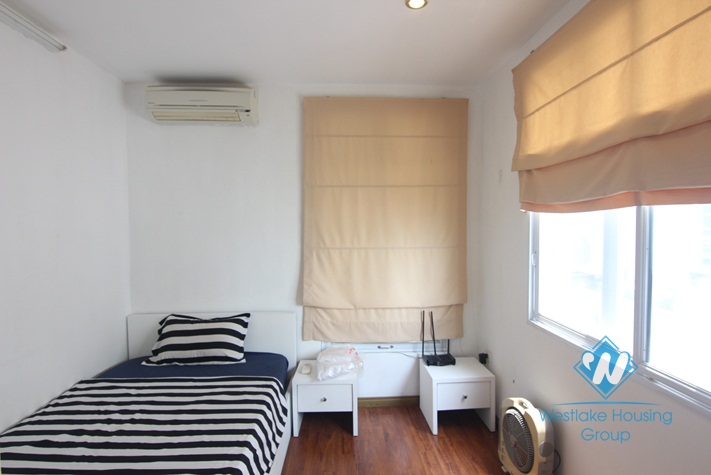 Lake view apartment on 4th floor for rent in Yen Phu island