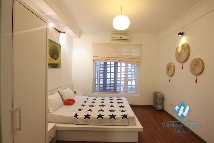 Lake view apartment on 4th floor for rent in Yen Phu island