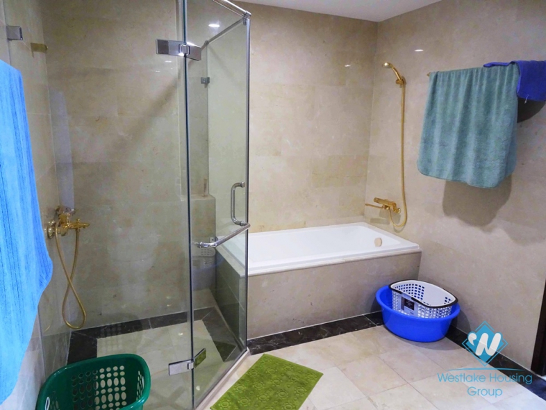 Highfloor Red River view 3 bedrooms apartment for rent in Hai Ba Trung, Hanoi 