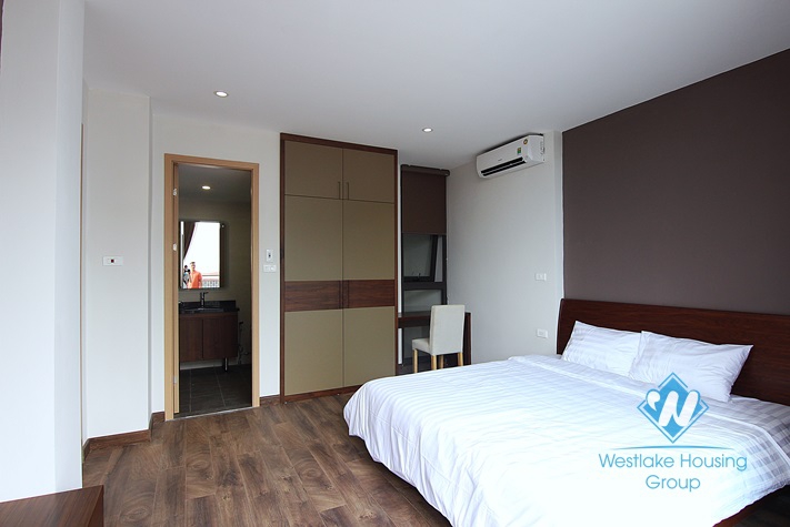 Well-furnished 2 bedrooms apartment with lakeview for rent in Dang Thai Mai area