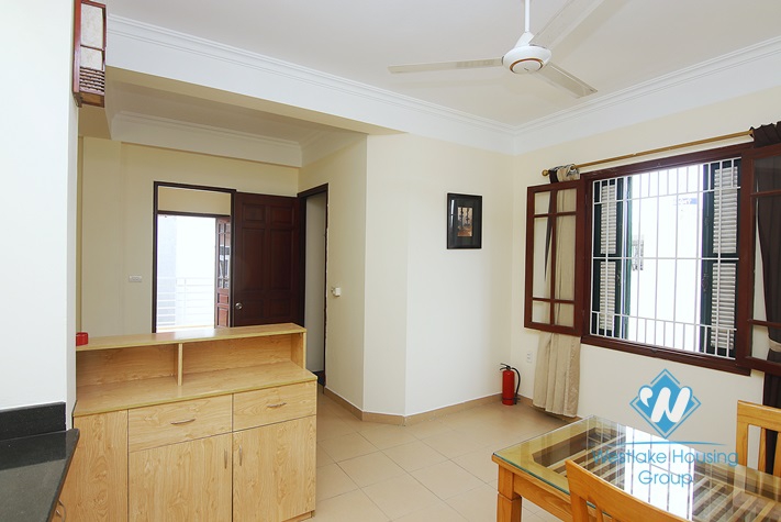 Cheap one bedroom apartment for rent in Hoang Hoa Tham, Ba Dinh district