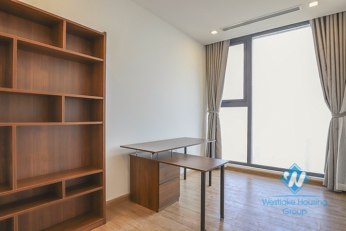 A gorgeous 3 bedroom apartment for rent in Vinhomes Metropolis, Ba Dinh