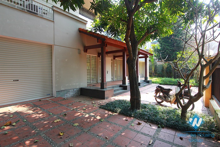 Super nice and huge villa/house in Dang Thai Mai area for rent 