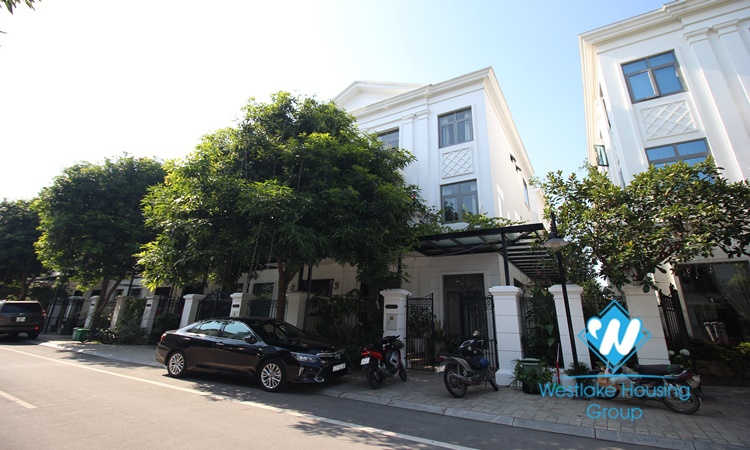 Four-bedroom semi-detached house for rent at Nguyet Que street Vinhome Harmony.