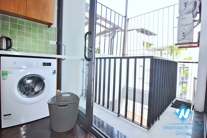 Lake view and high floor 1 bedroom apartment for rent in Tu Hoa st, Tay Ho