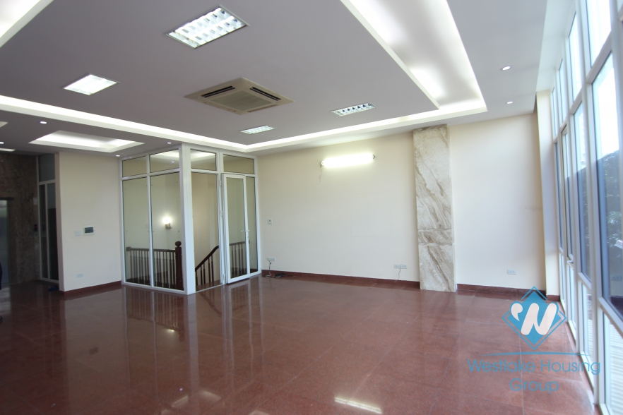 A large office for rent in Dong Da,Hanoi.