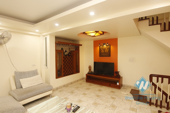 Cozy House has cheap price for rent in Vong Thi, Tay Ho.