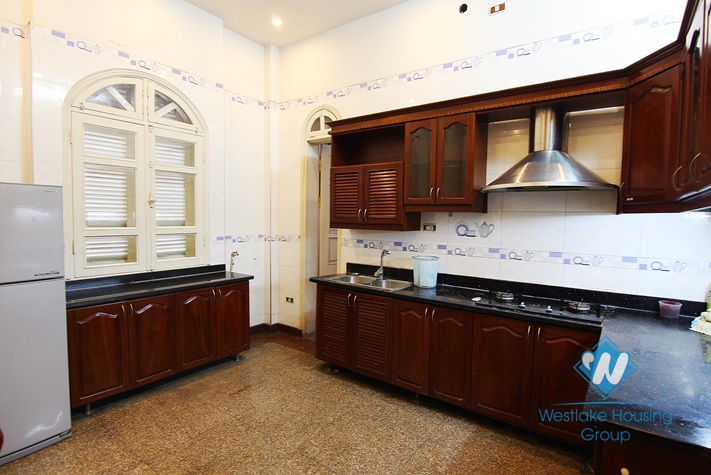 Luxury house for rent in Tay Ho District, Ha Noi 