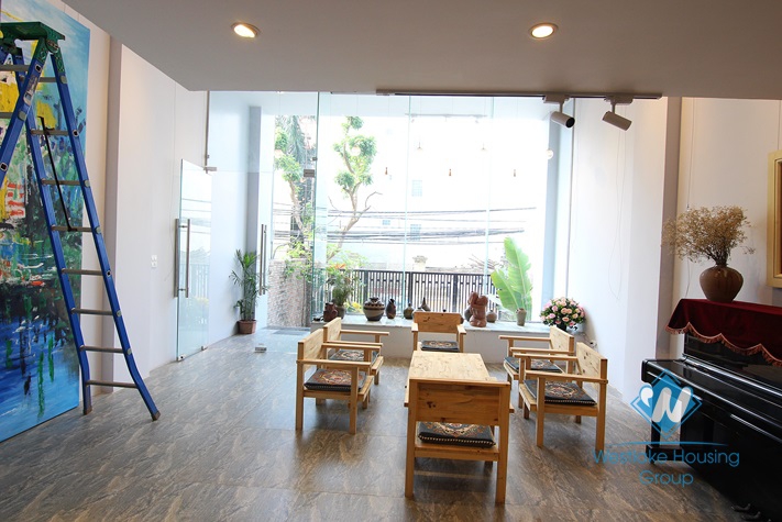 An office or make the restaurant for rent in Tay Ho area.