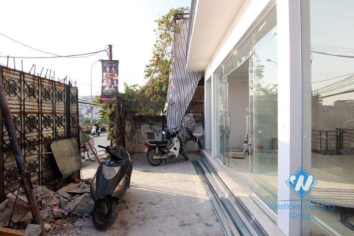 A nice space for office, cafe for rent in Xuan Dieu, Tay ho