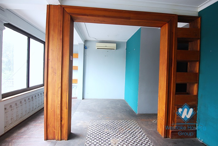 House for rent to make restaurant or an office in Xuan Dieu, Tay Ho.