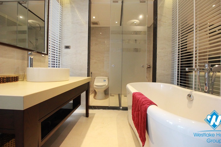 A high-end one bedroom apartmetn with luxury furniture in Truc Bach, Ba Dinh