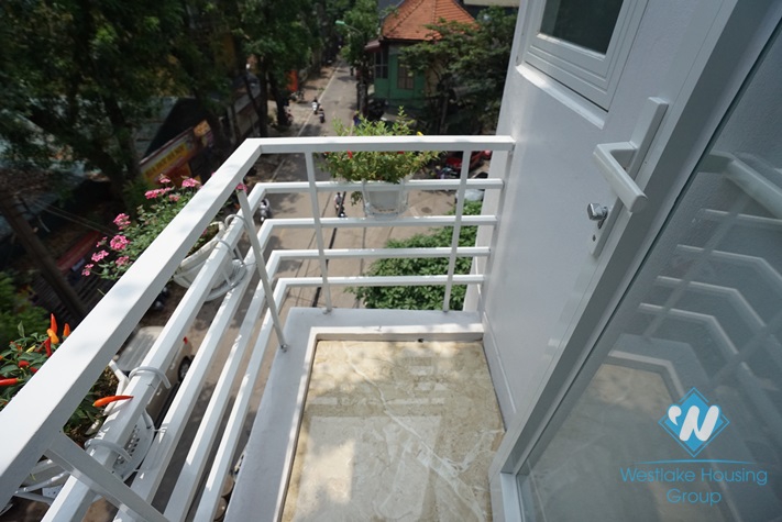 Bright studio for rent in Pho Duc Chinh street, Ba Dinh, Ha Noi