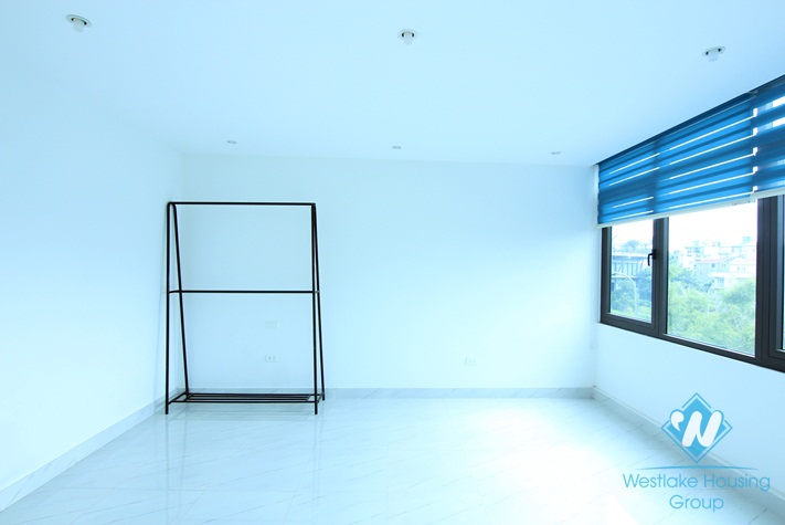 Spacious office space for rent in Xuan dieu, Tay ho, Ha noi