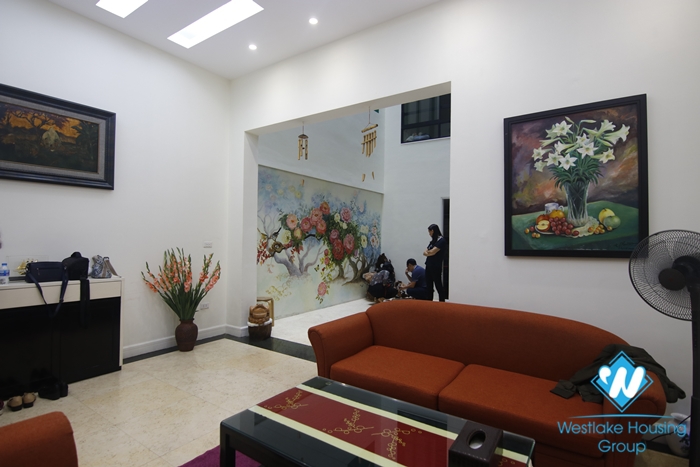 Four bedroom house for rent in the center of Hai Ba Trung district near Vincom Ba Trieu