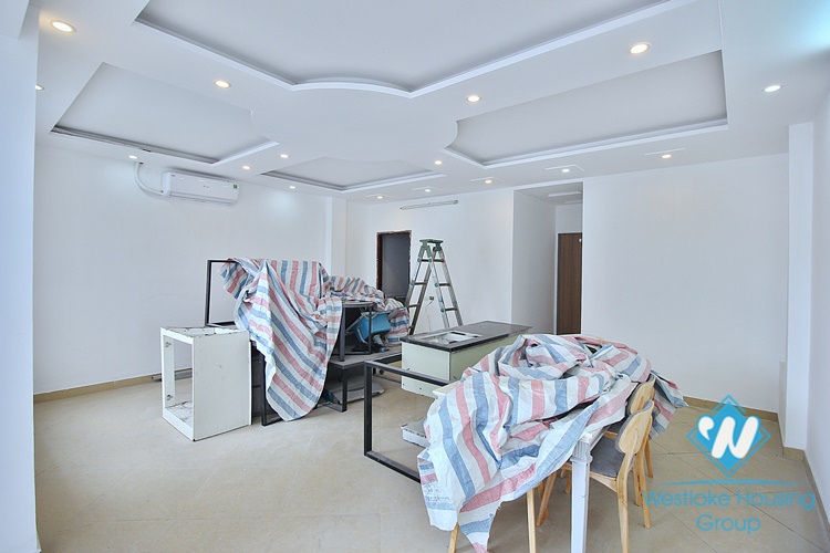 An office for rent in Au Co street, Tay Ho