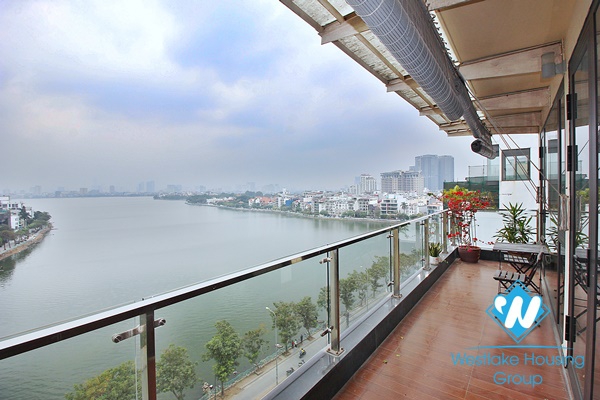 A good price 3 bedroom apartment for rent in Xuan dieu, Tay ho