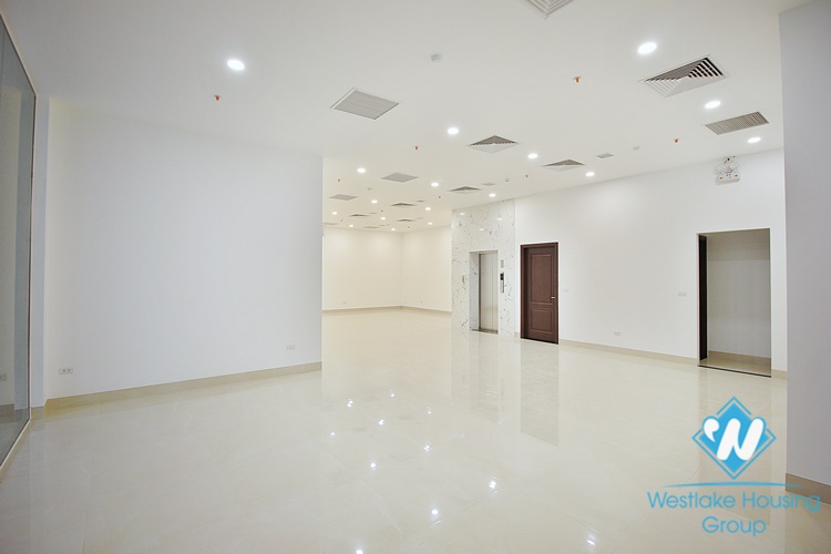New and huge an office for rent in Tu Hoa street, Tay Ho