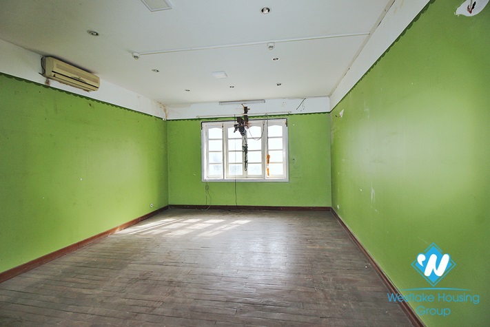 An office or restaurant house for rent in Xuan Dieu street, Tay Ho