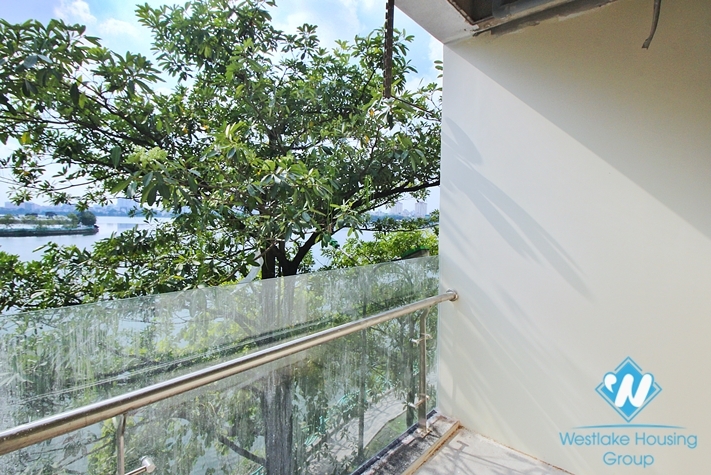 Lake view and bright office for rent in Tay Ho, Ha Noi