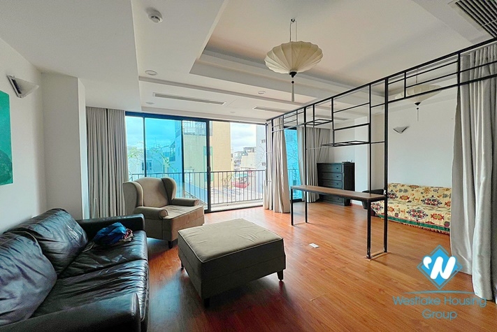 Lake view apartment for rent in Truc Bach area, Ba Dinh District 