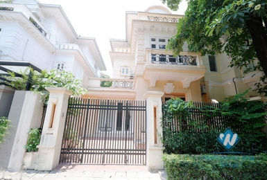 Nice 5 bedrooms house with yard for rent in Ciputra D Block.