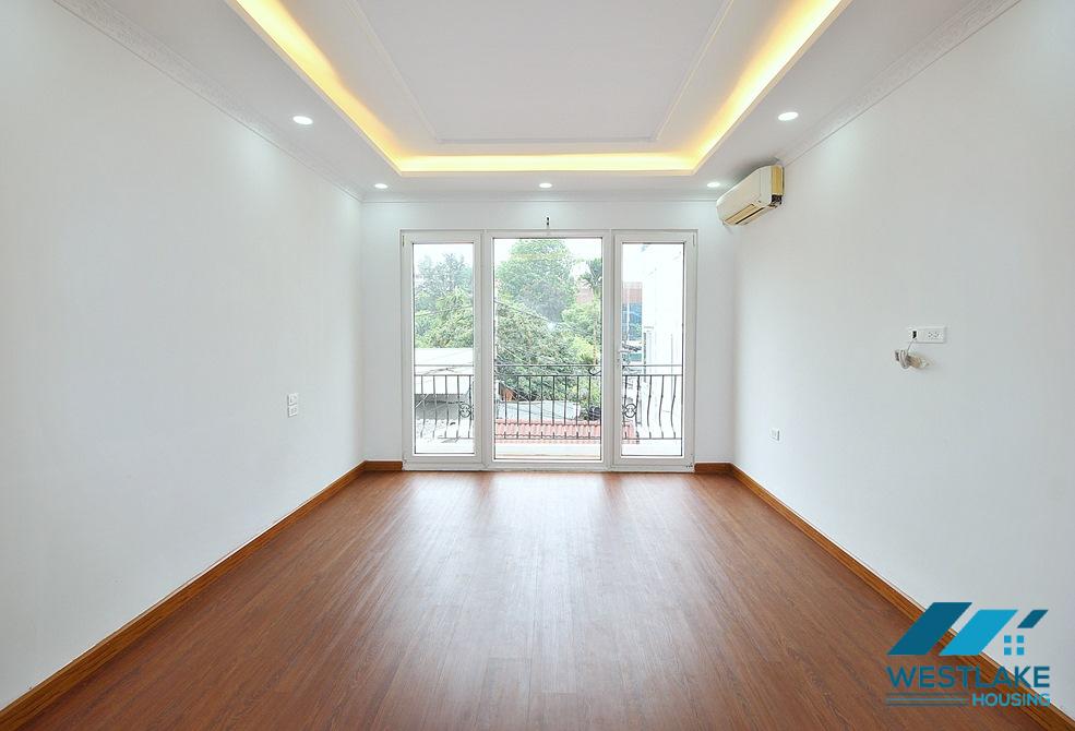 Cho Thuê Nhà 4 Phòng Ngủ 4 Phòng Tắm Tại Phố Đặng Thai Mai,Tây Hồ