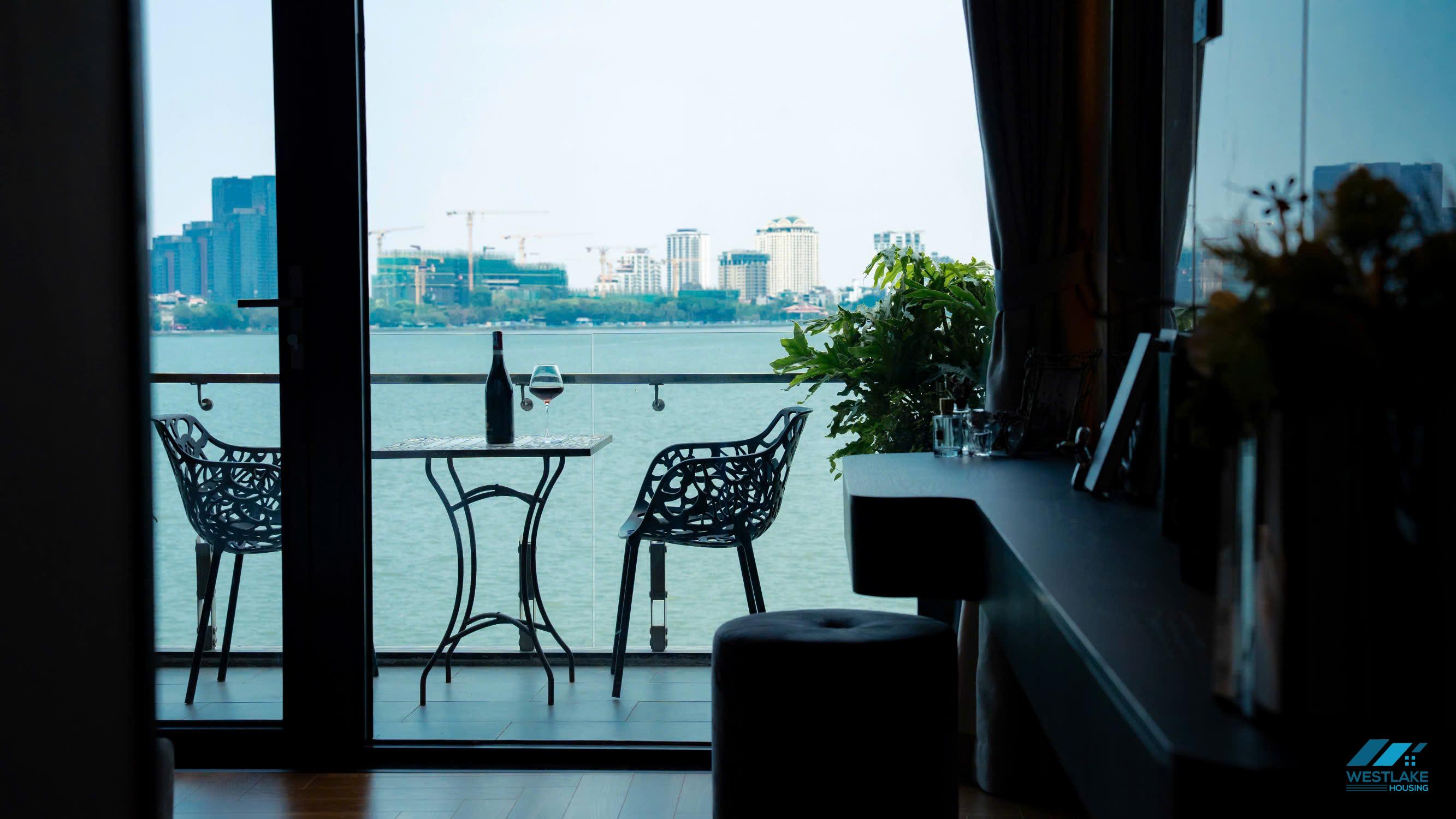 Lake view apartment for rent on Tay Ho, Ha Noi Lake view apartment for rent on Tay Ho, Ha Noi