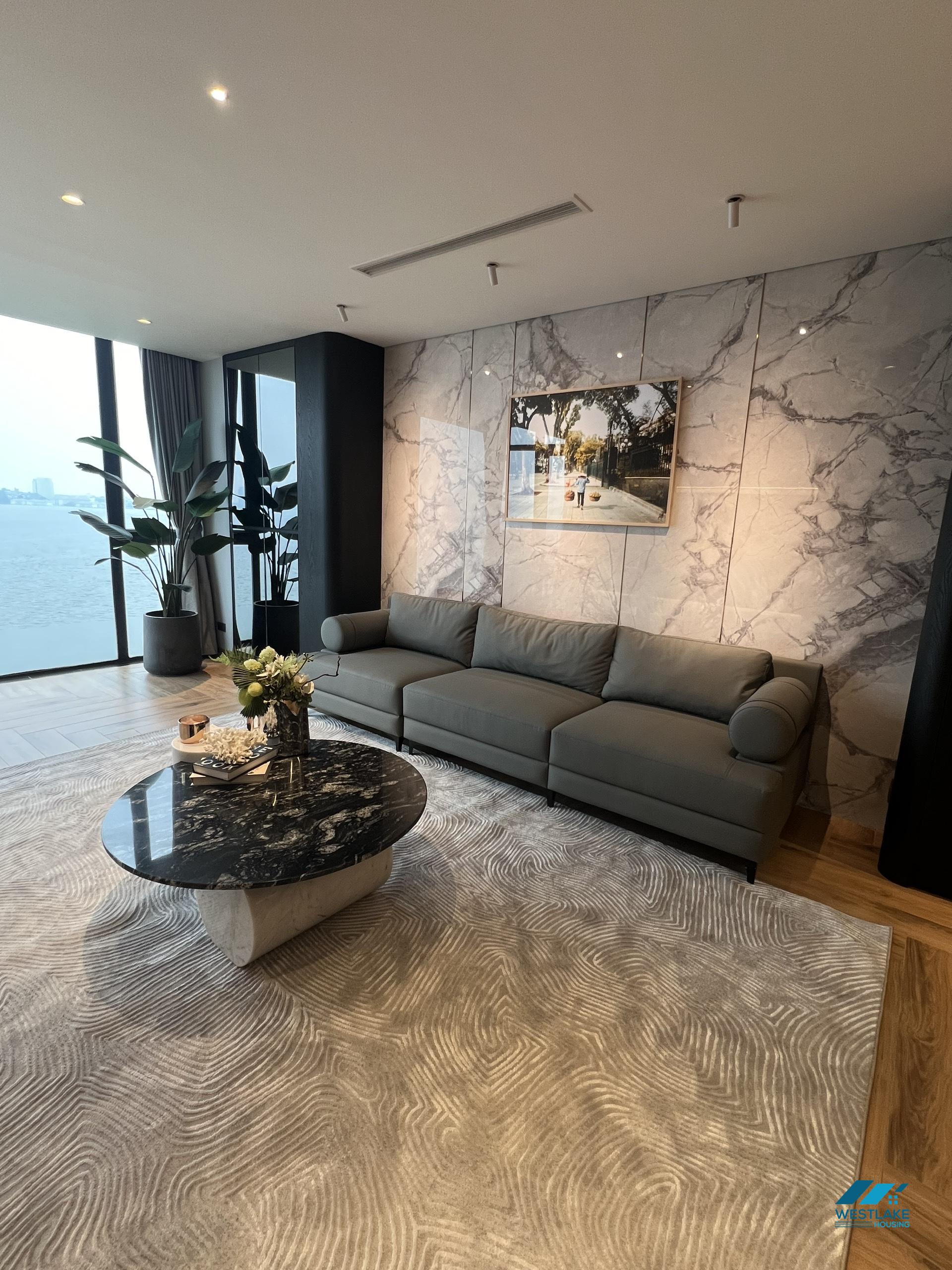 Lake view apartment for rent on Tay Ho, Ha Noi