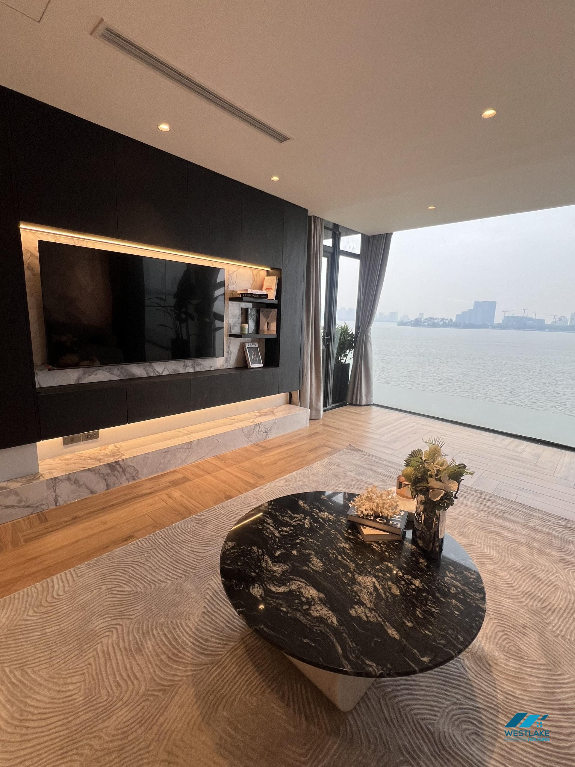 Lake view apartment for rent on Tay Ho, Ha Noi Lake view apartment for rent on Tay Ho, Ha Noi