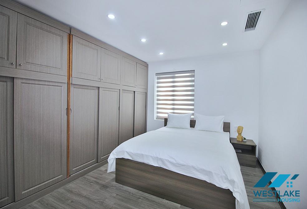 Lake view 02 bedrooms apartment (5th floor) for rent in Quang An st, Tay Ho