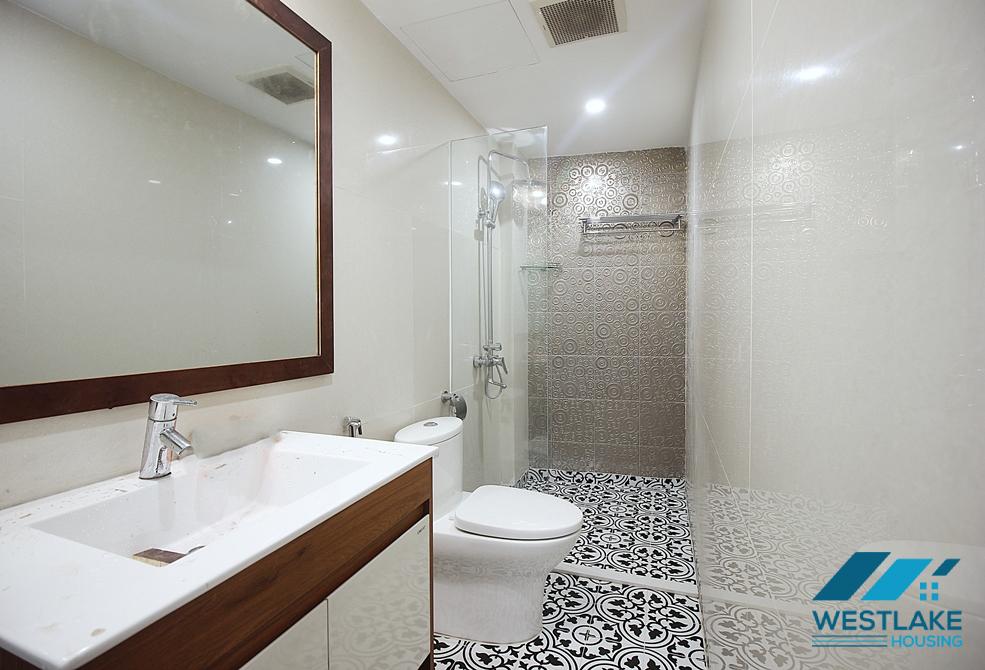 Lake view 3beds apartment for rent in Tu Hoa st, Tay Ho