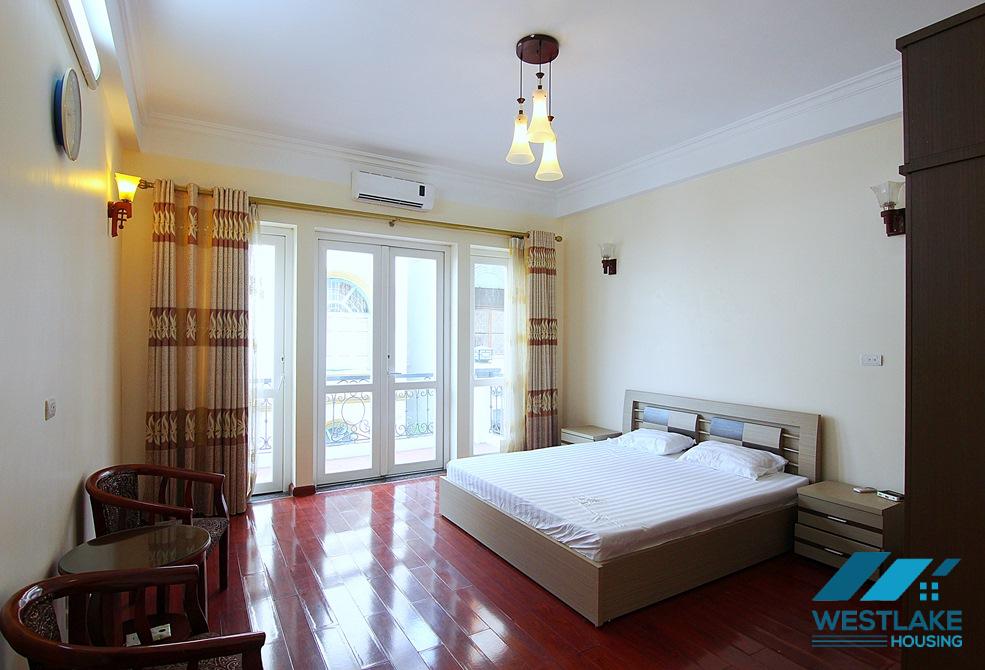 Cho Thuê Nhà 4 Phòng Ngủ Ban Công, Sân trước, Sân Sau  Rộng Thoáng Sáng Tại Tây Hồ, Hà Nội