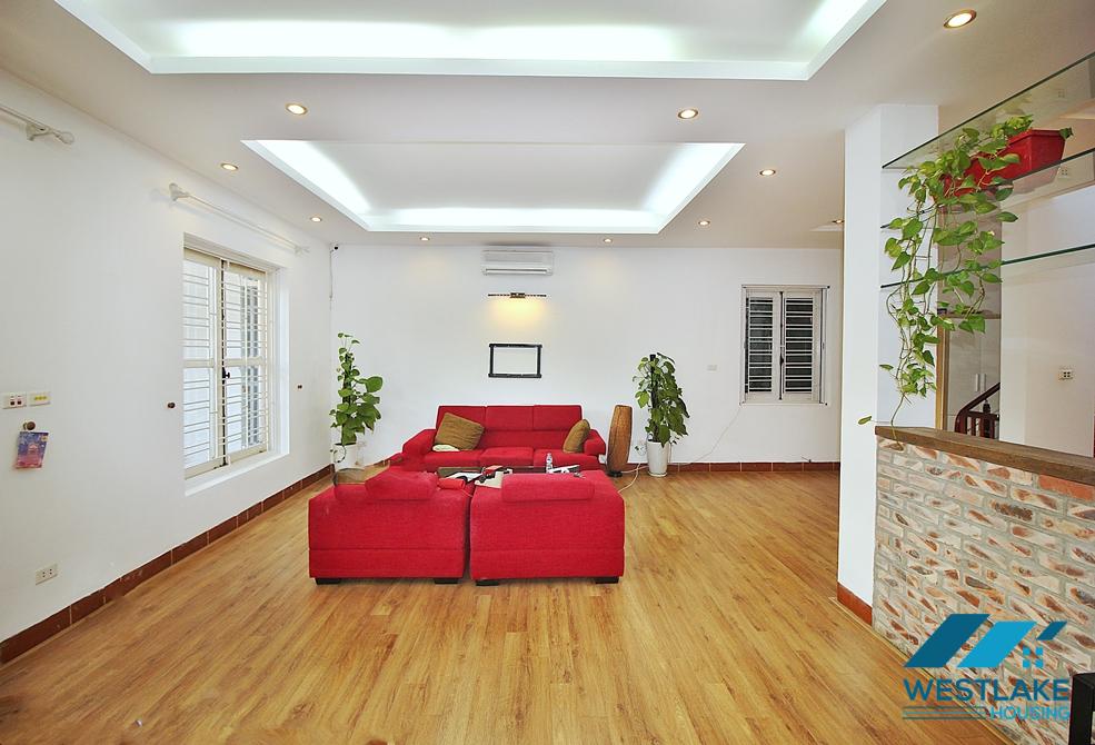 Lakeside garden house for rent in Tay Ho