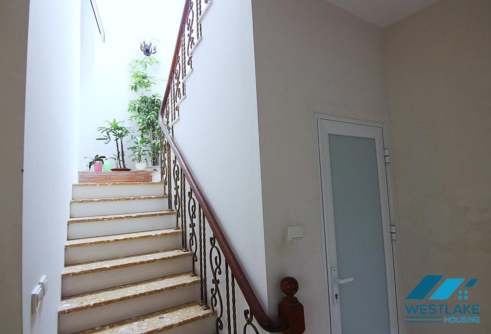 Căn Nhà 3 Phòng Ngủ Sáng Sủa, Thoáng Mát Có Sân Nhỏ Cho Thuê Tại Tây Hồ, Hà Nội