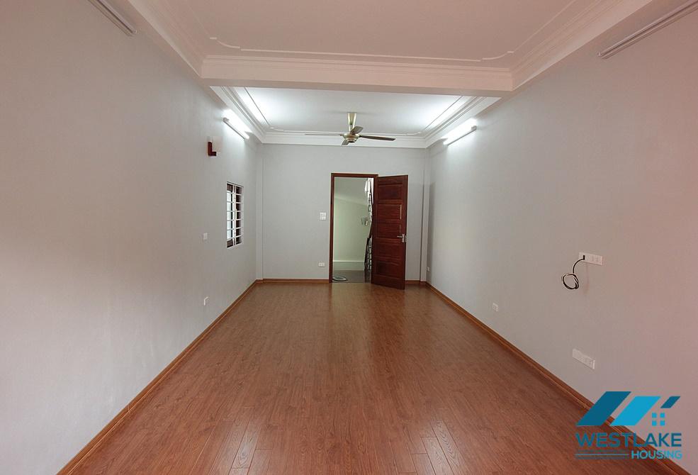 A new and unfurnished house in Au co, Tay ho