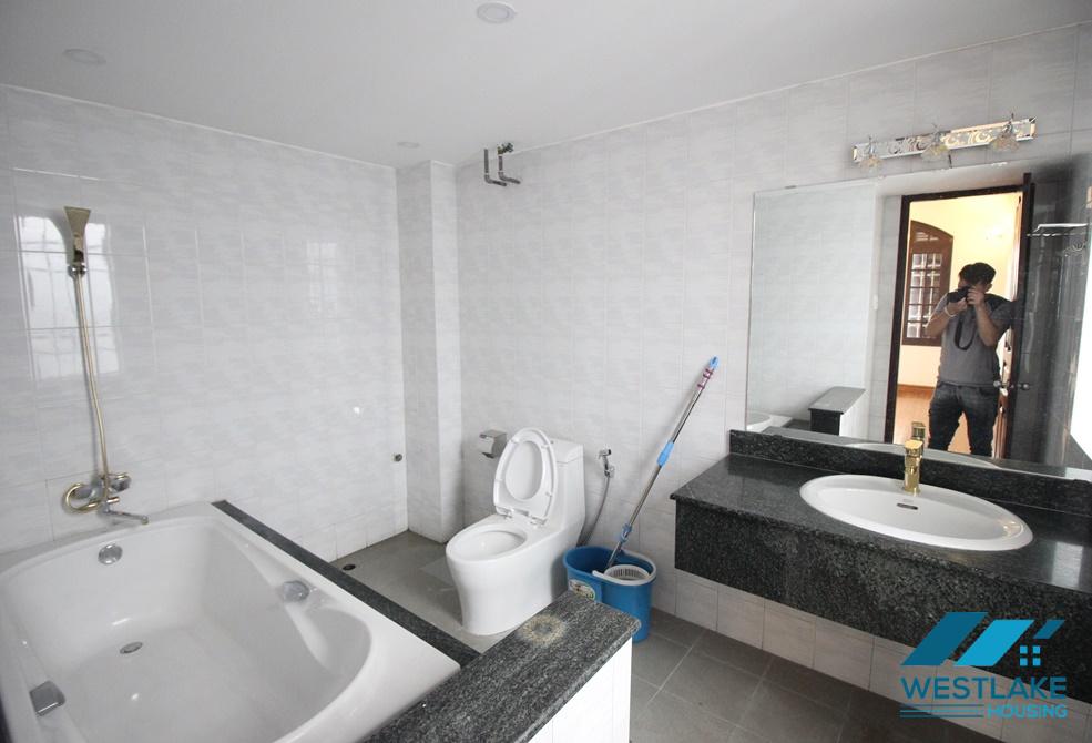 A nice unfurnished house for rent in Au co, Tay ho