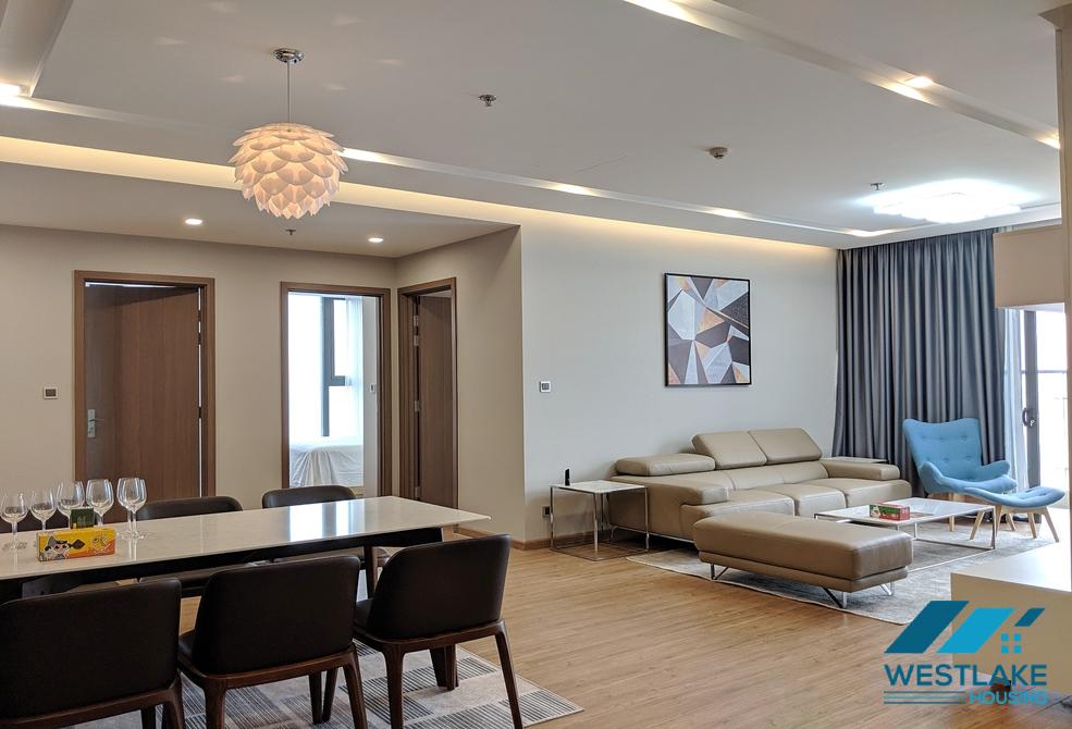 Cho thuê căn hộ 04 phòng ngủ đẹp tại Vinhome Metropolis, Quận Ba Đình