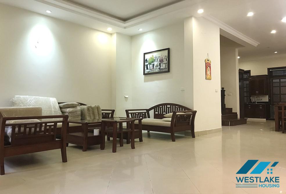 Cho thuê nhà 4 phòng ngủ giá tốt tại Ciputra