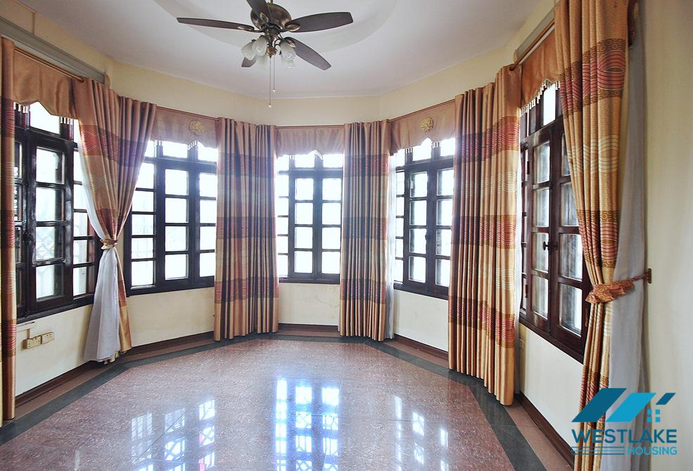 Cho Thuê Biệt Thự Hoặc Văn Phòng, Rộng Thoáng View Hồ Tại Đường Trích Sài, Tây Hồ