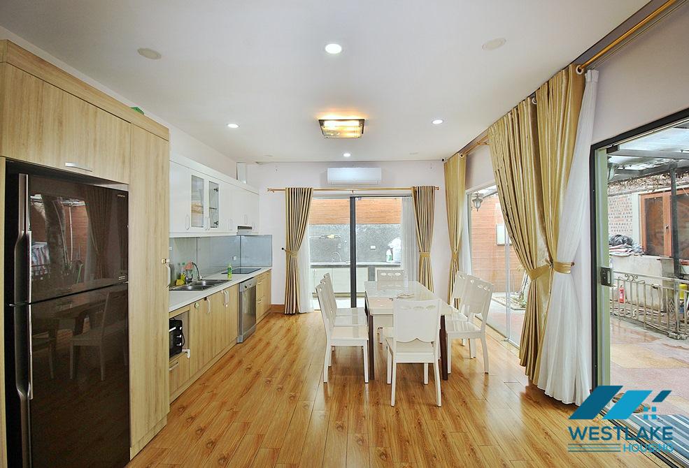 Cho Thuê Nhà 3 Phòng Ngủ Sân Vườn Rông Thoáng Mát Tại Tây Hồ, Hà Nội