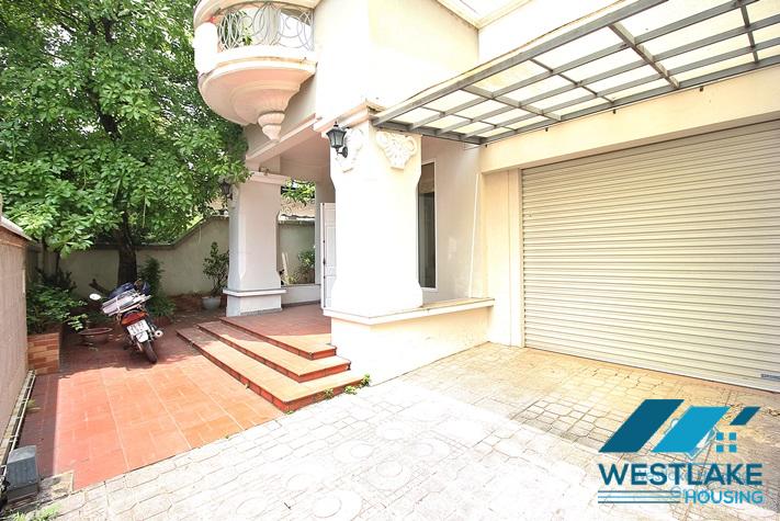 A wonderful villa with grassy terrace for rent in Ciputra
