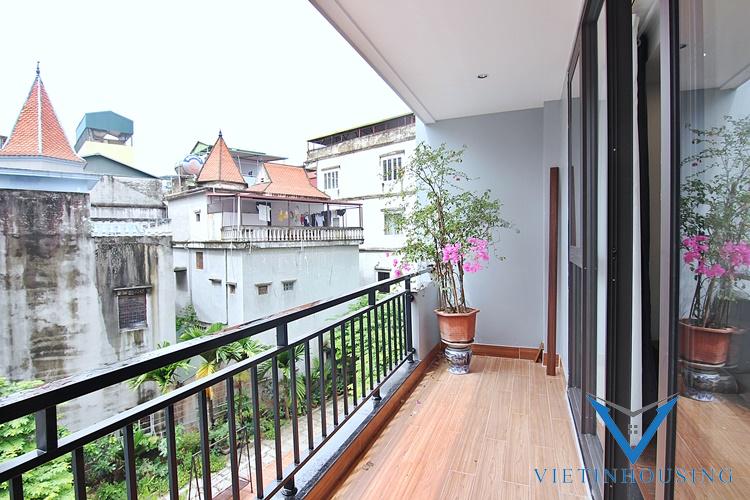 Căn hộ 2 phòng ngủ 2 vệ sinh trên phố Đặng Thai Mai.Tây Hồ cho thuê