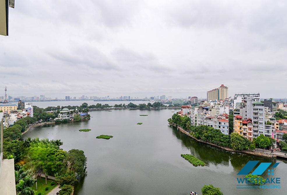 Cho thuê căn hộ 3 phòng ngủ view hồ tại khu vực Trúc Bạch