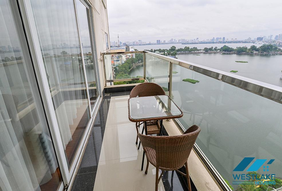 Cho thuê căn hộ 3 phòng ngủ view hồ tại khu vực Trúc Bạch