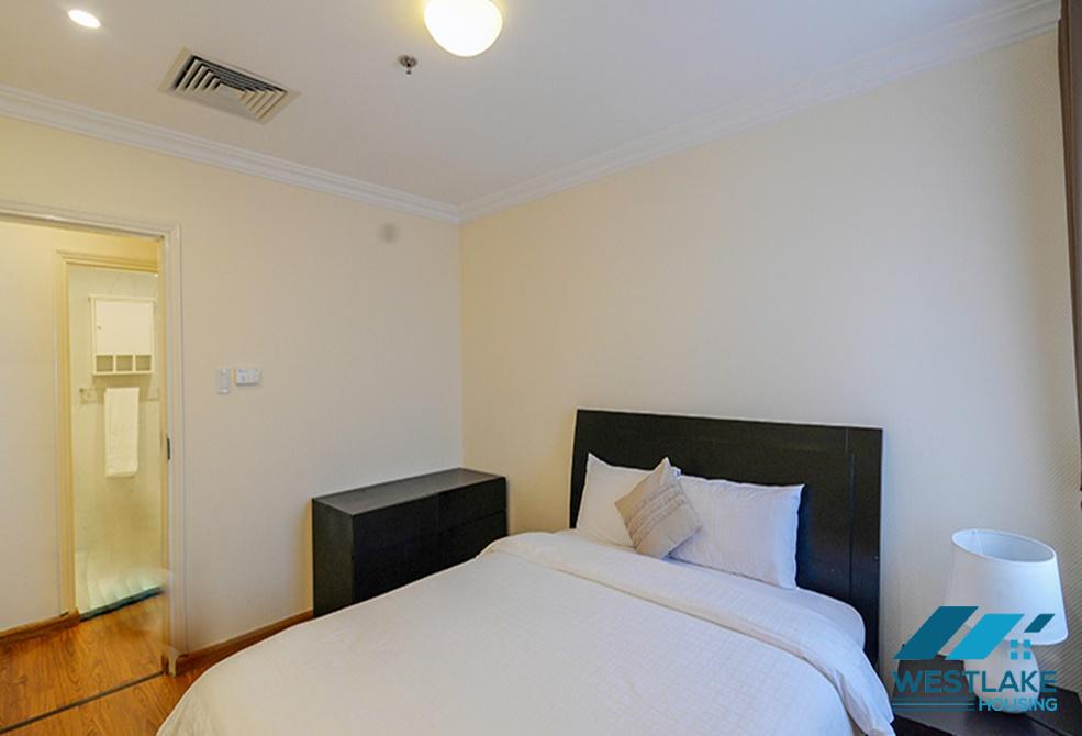 Cho thuê căn hộ 3 phòng ngủ view hồ tại khu vực Trúc Bạch