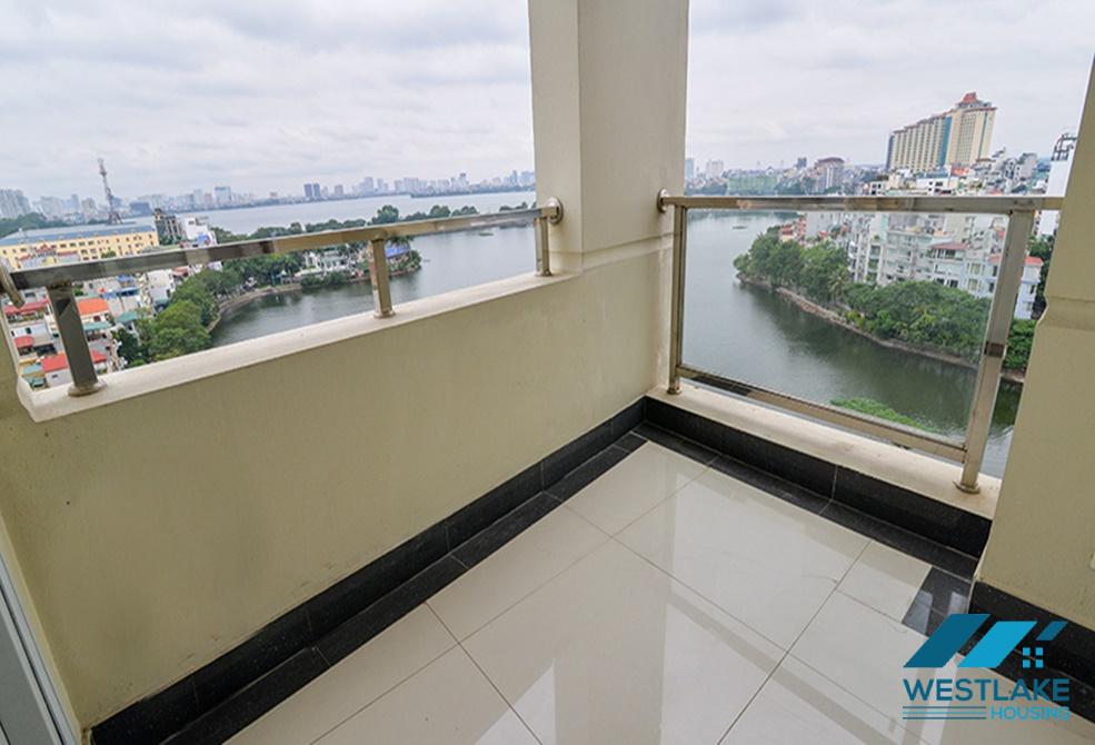 Cho thuê căn hộ 3 phòng ngủ view hồ tại khu vực Trúc Bạch