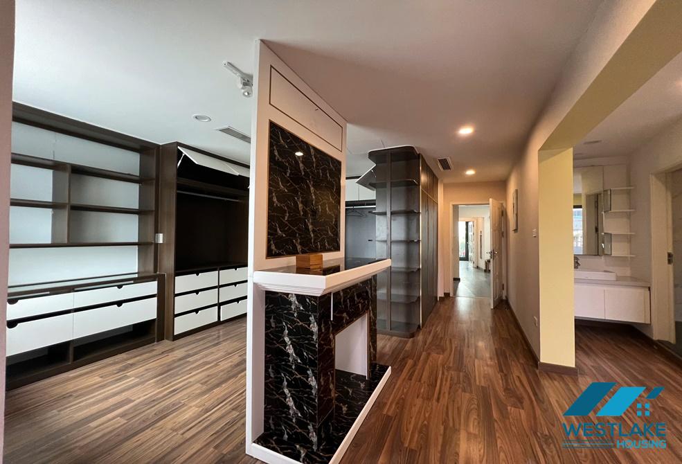 Lake view 2 bedrooms apartment for rent in Truc Bach area