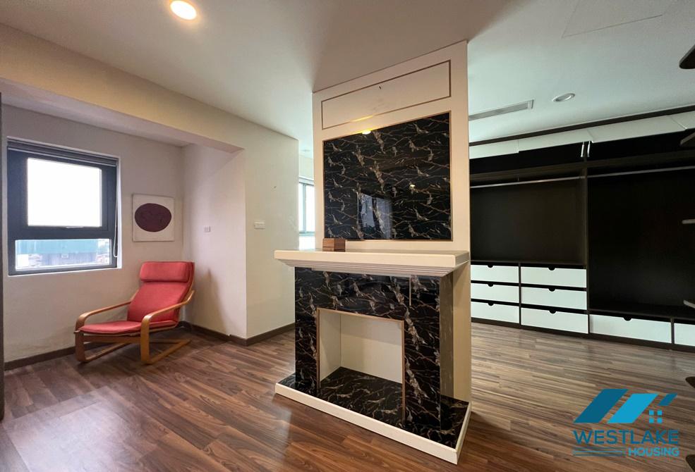 Lake view 2 bedrooms apartment for rent in Truc Bach area
