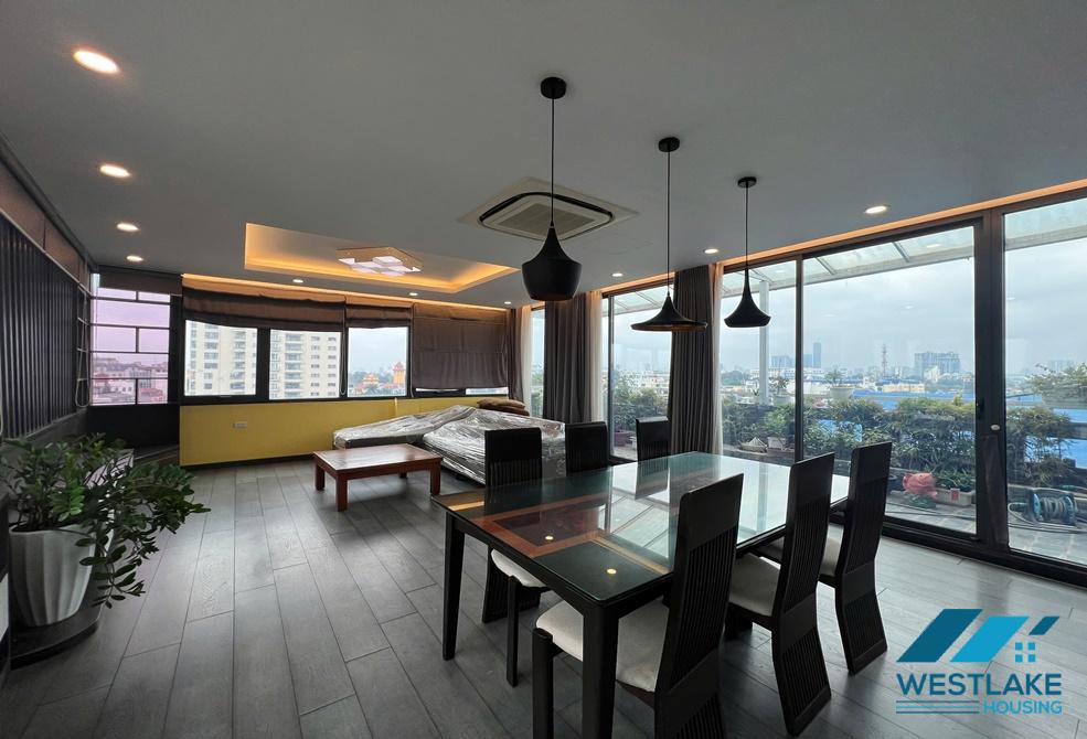 Cho thuê căn hộ 2 phòng ngủ view hồ tại khu vực Trúc Bạch